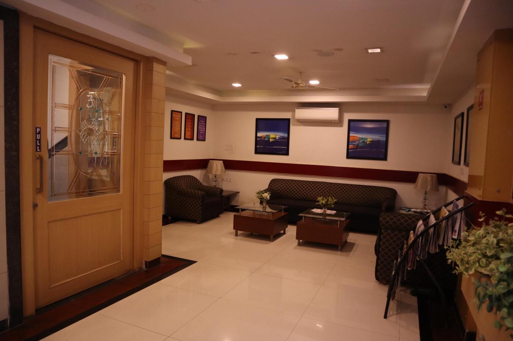 Sri Sai Ram Suites Бангалор Экстерьер фото