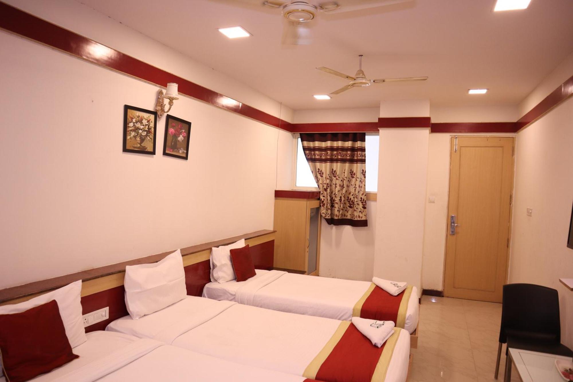 Sri Sai Ram Suites Бангалор Экстерьер фото