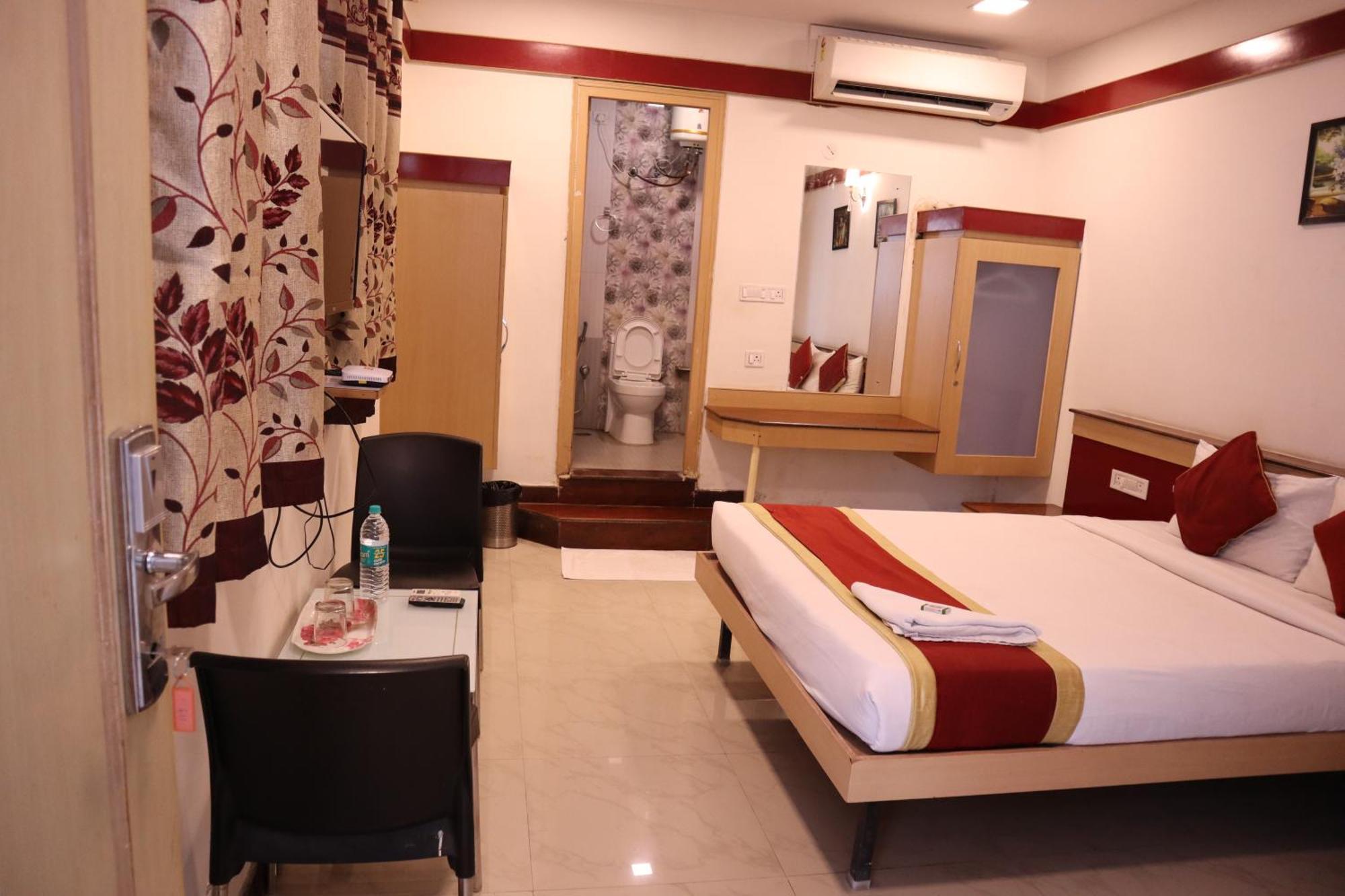 Sri Sai Ram Suites Бангалор Экстерьер фото