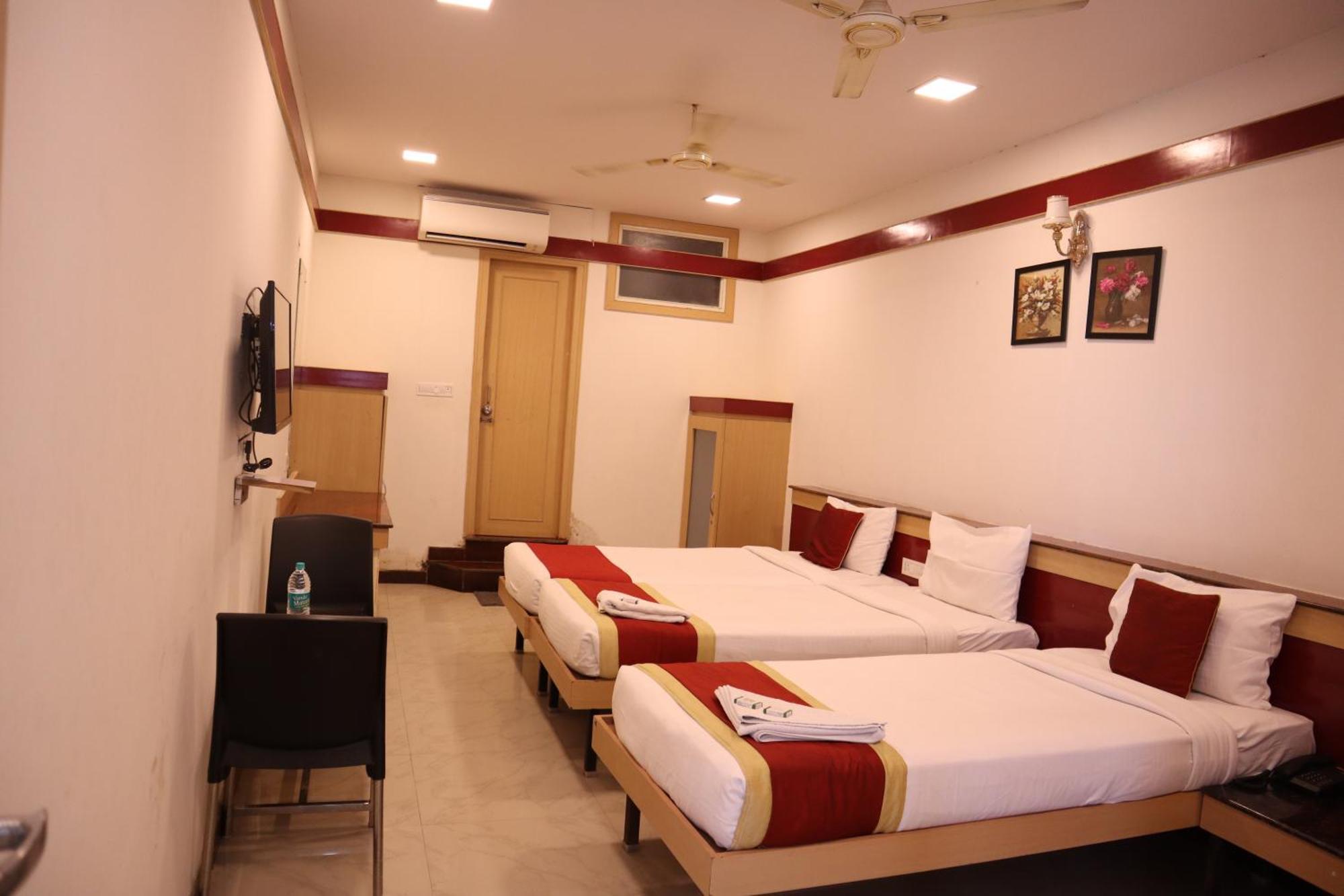 Sri Sai Ram Suites Бангалор Экстерьер фото
