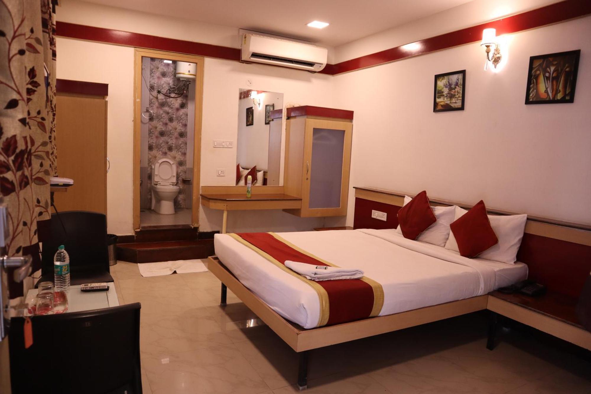 Sri Sai Ram Suites Бангалор Экстерьер фото