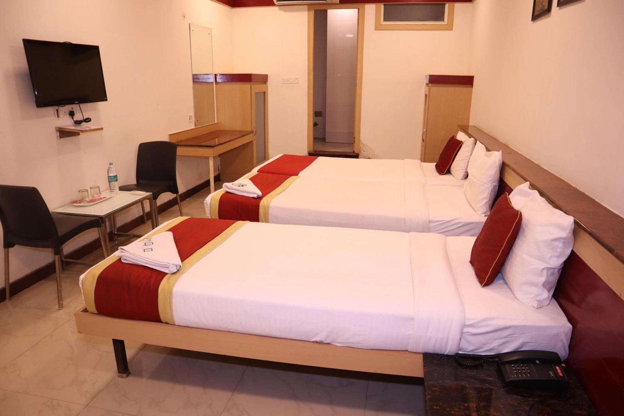 Sri Sai Ram Suites Бангалор Экстерьер фото