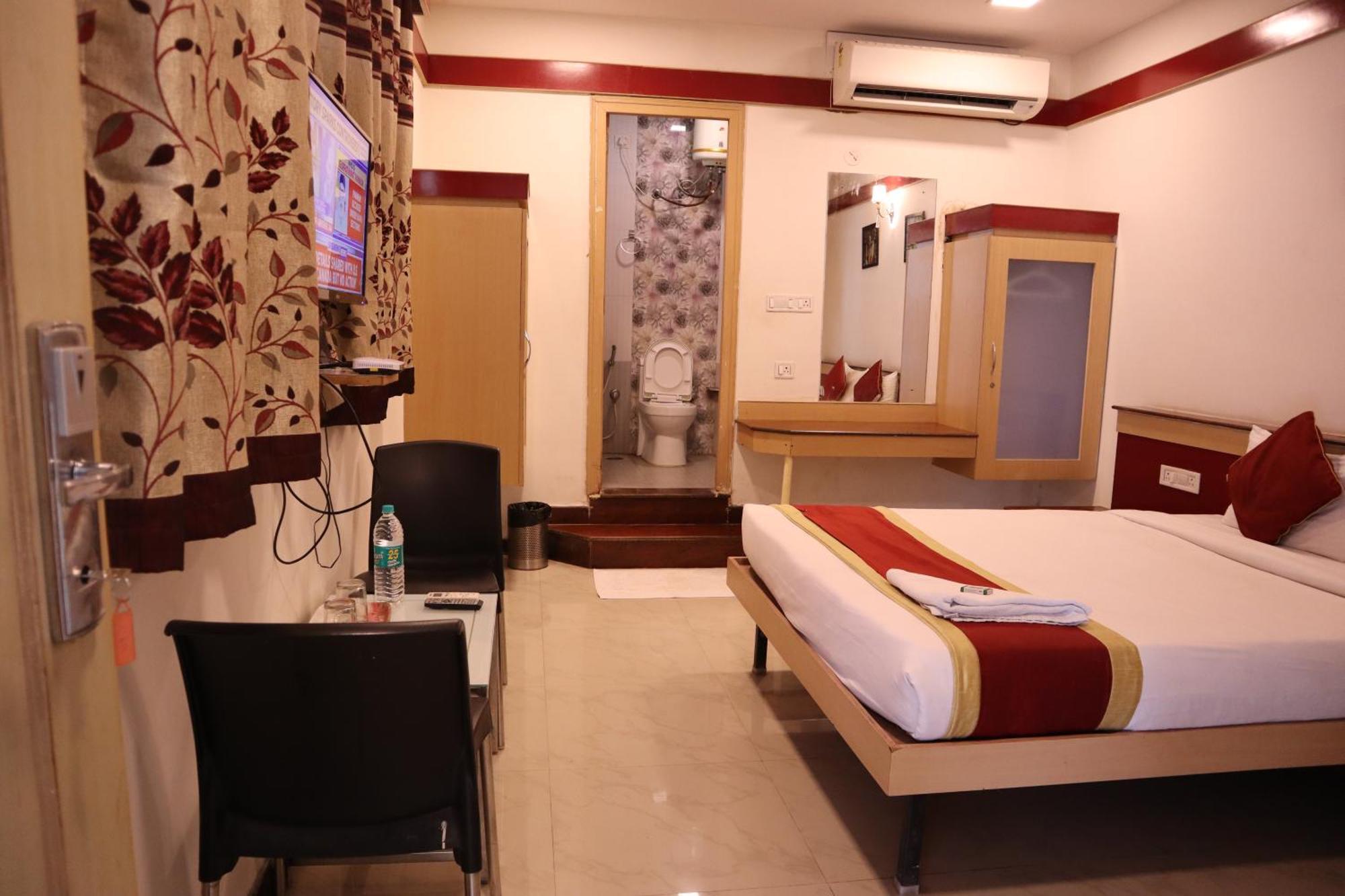 Sri Sai Ram Suites Бангалор Экстерьер фото