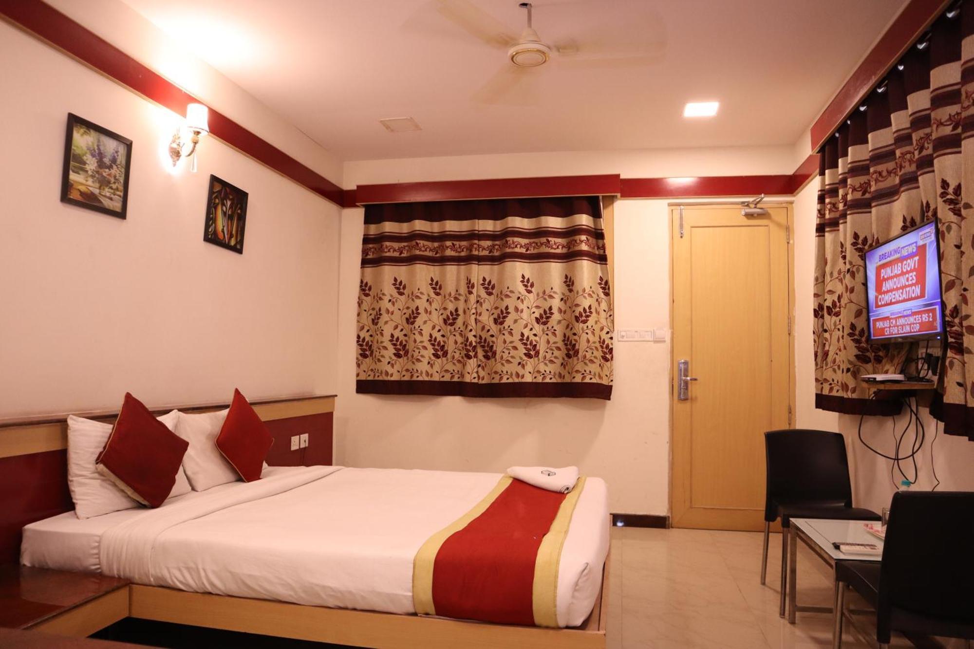 Sri Sai Ram Suites Бангалор Экстерьер фото