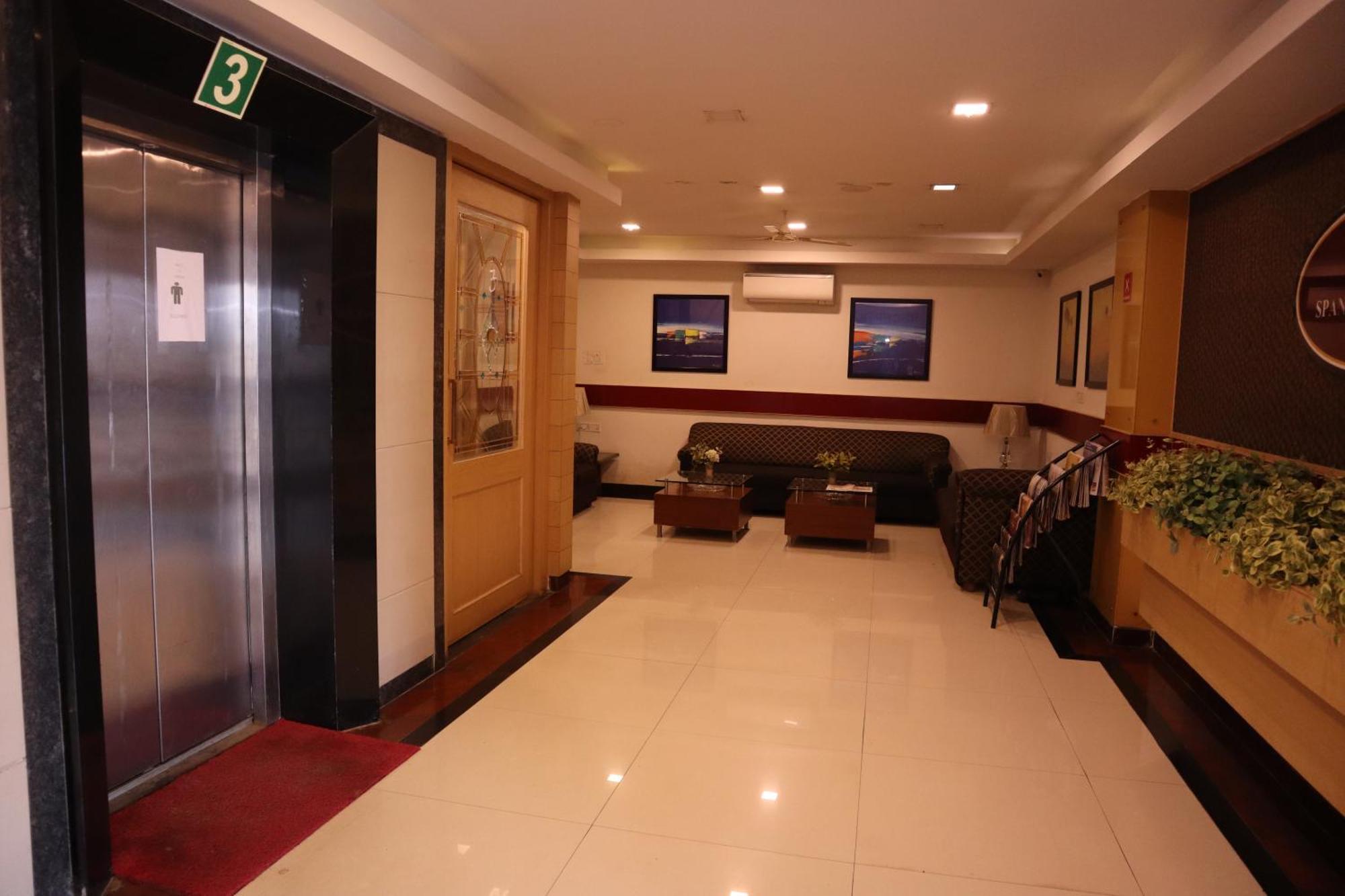 Sri Sai Ram Suites Бангалор Экстерьер фото