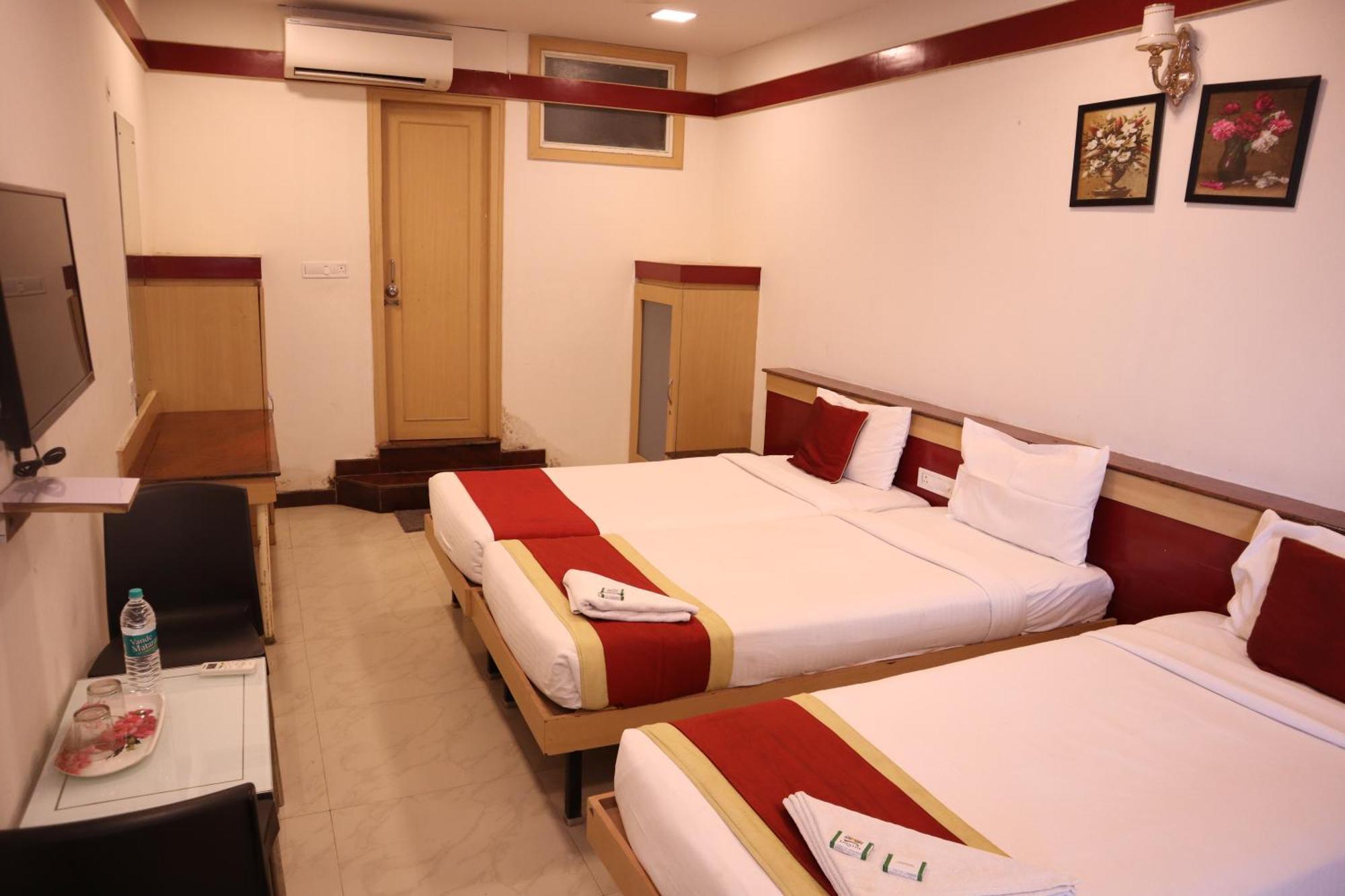 Sri Sai Ram Suites Бангалор Экстерьер фото