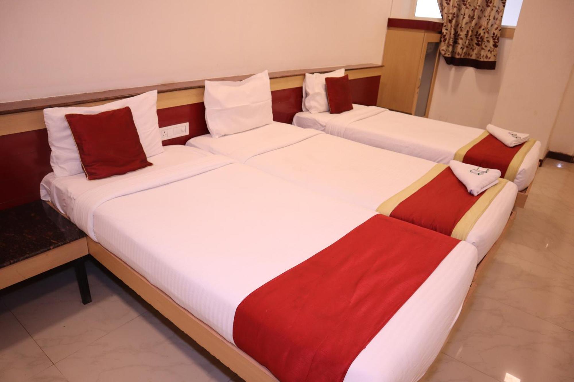 Sri Sai Ram Suites Бангалор Экстерьер фото