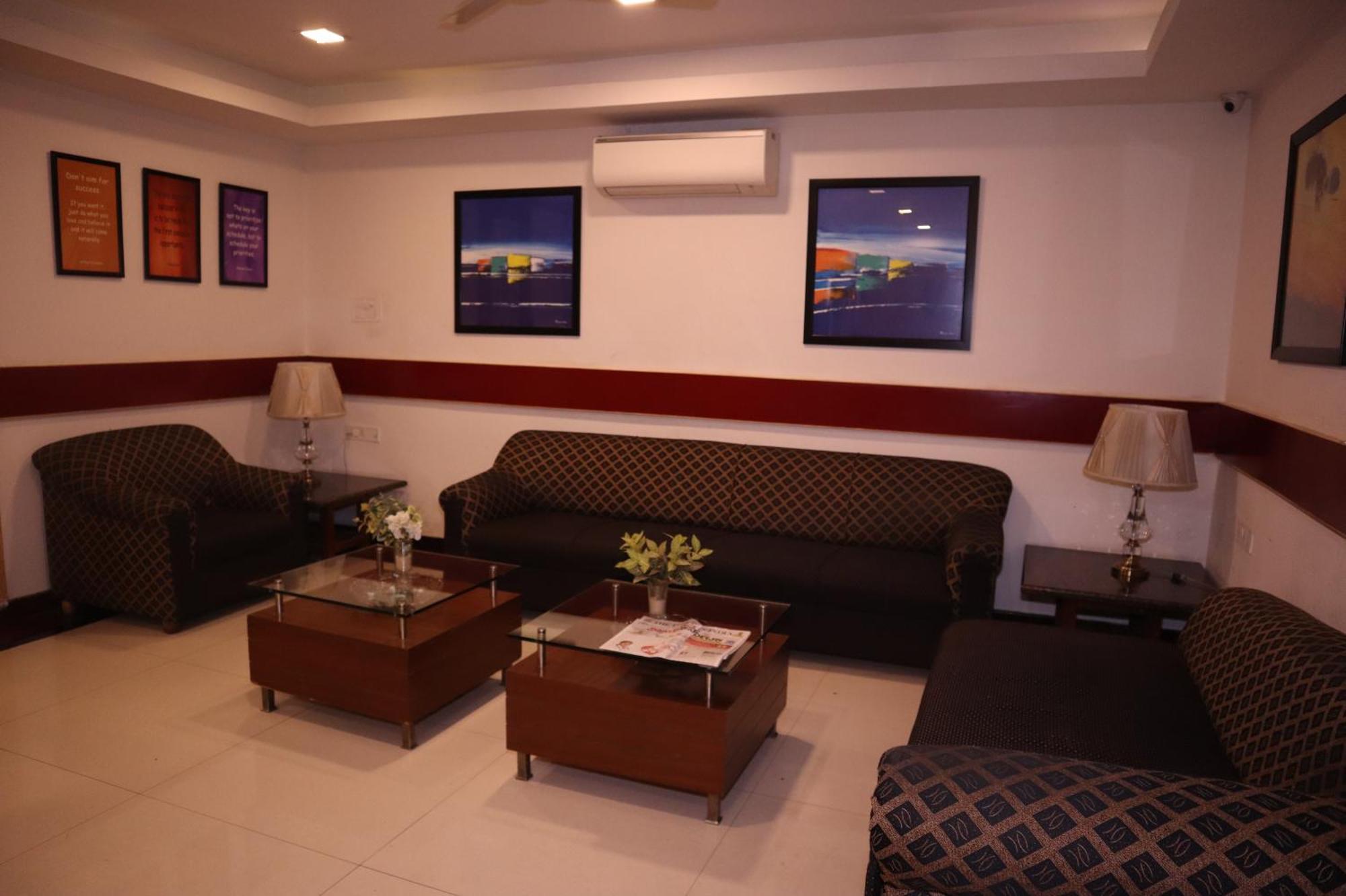 Sri Sai Ram Suites Бангалор Экстерьер фото