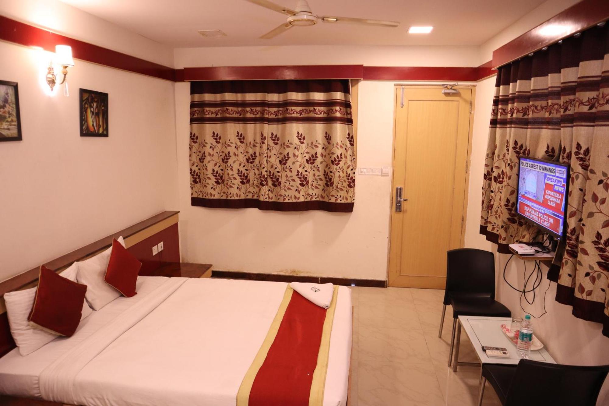 Sri Sai Ram Suites Бангалор Экстерьер фото