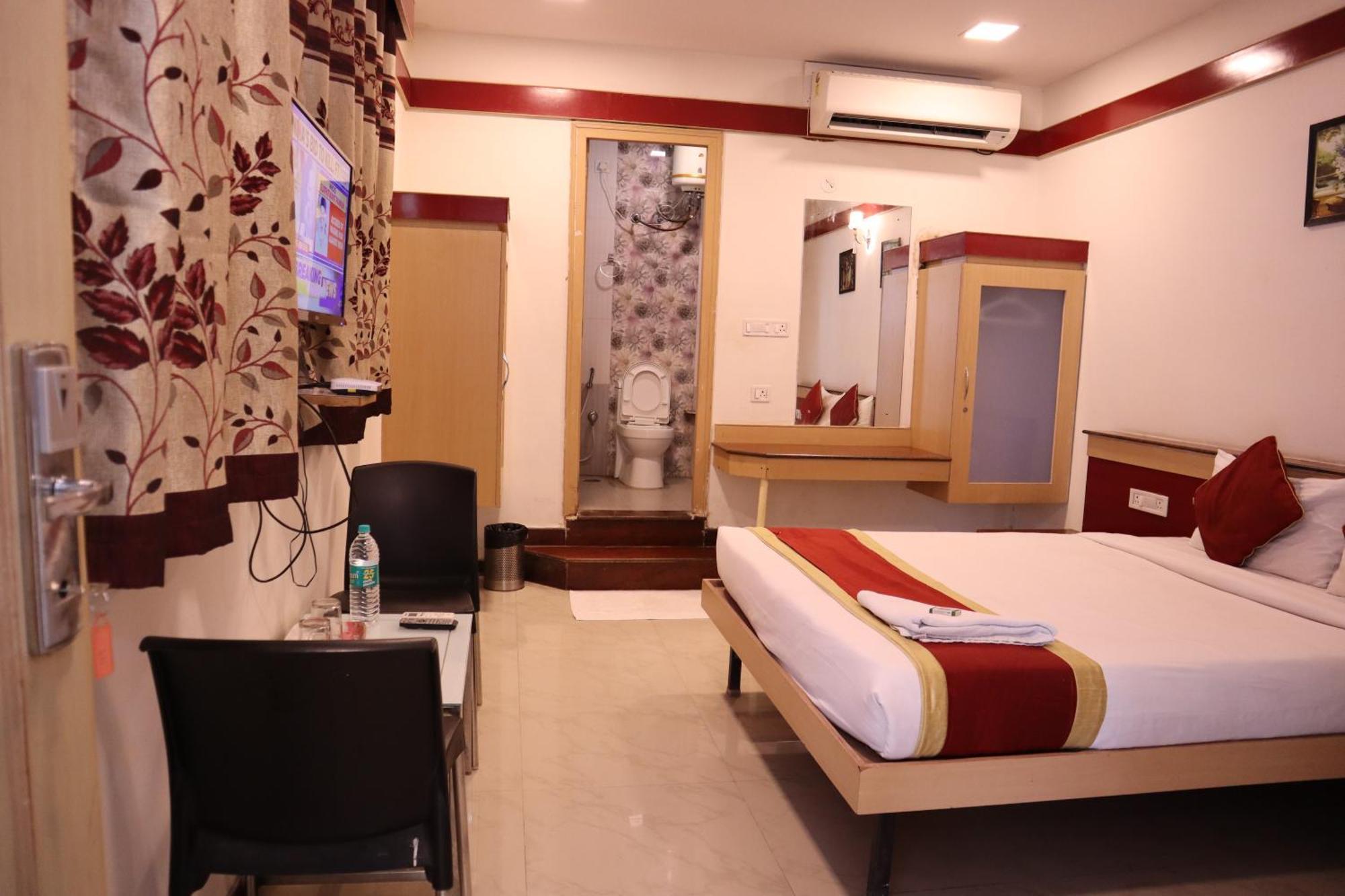 Sri Sai Ram Suites Бангалор Экстерьер фото