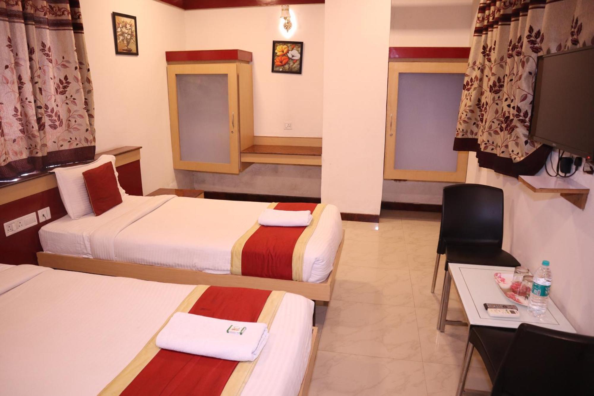Sri Sai Ram Suites Бангалор Экстерьер фото