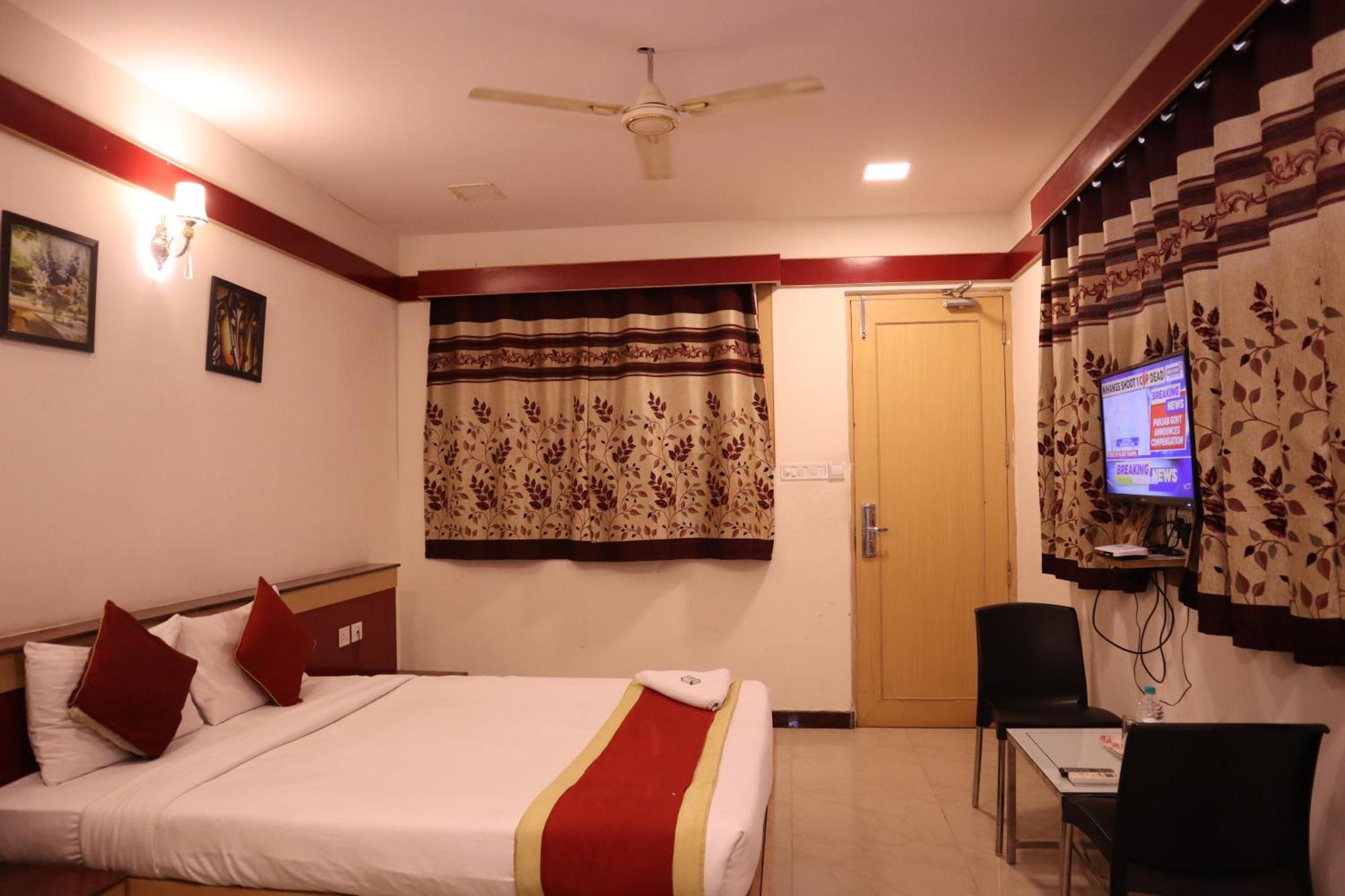 Sri Sai Ram Suites Бангалор Экстерьер фото